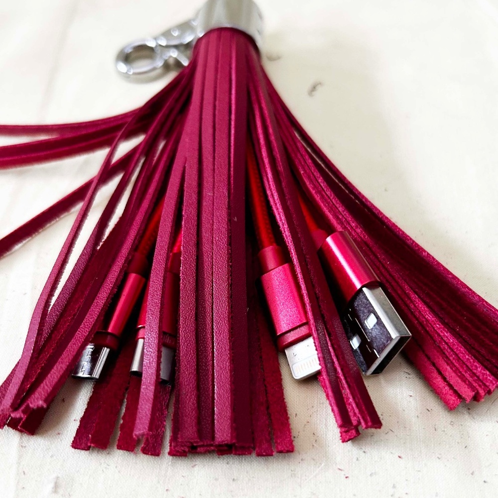 COMPUTER CABLES IN A LEATHER PURSE TASSLE, RED, 4 DIFFERENT CONNECTION ENDS FOR